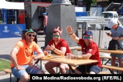 Вболівальники у фан-зоні