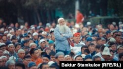 Бишкектеги Эски аянтта окулган айт намазда тартылган сүрөт. 2018-жыл. 