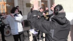 У річницю першого публічного виконання державного гімну українці заспівали його разом (відео)