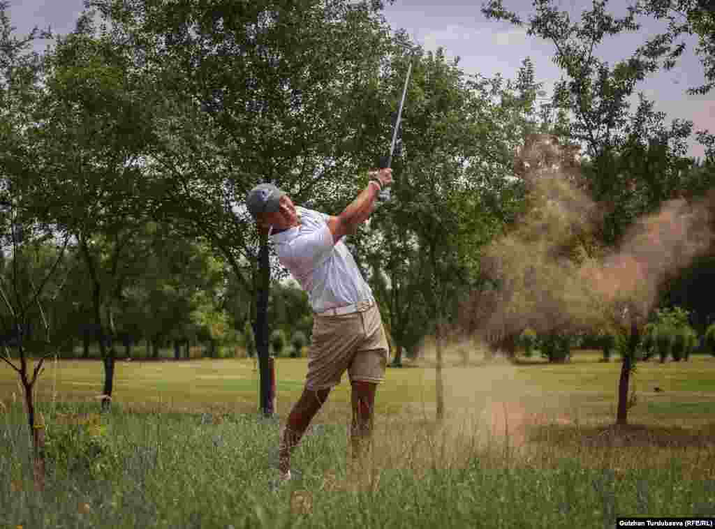 Гольф чебери Жантай Малатаев. Ал спорттун бул түрү менен сегиз жашынан тартып машыгат.&nbsp; Эки жыл мурун&nbsp; АКШнын Тенниси штатындагы университетке тапшырган жана гольфту таштаган эмес.&nbsp;