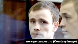 Василий Куксов (слева)