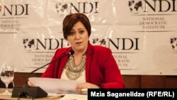  В рамках исследования «Общественные настроения в Грузии» представители NDI опросили более 3300 человек. Людям задавали вопросы на самые разные темы – об экономике, социальных проблемах и о политике