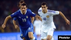 Հենրիխ Մխիթարյանը Իտալիա - Հայաստան հանդիպման ժամանակ, Նեապոլ, 15-ը հոկտեմբերի, 2013թ․