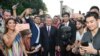 Президент Узбекистана Шавкат Мирзияев с блогерами, 26 августа 2019 года.