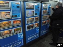 Giň gerim alyp başlan biznes bazary käbir gazetleriň-de öz formatlaryny üýtgedip, bulwar gazetlerine öwrülmegine getirdi.