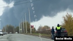 Стоп-кадр із відео з Telegram показує наслідки атаки українського безпілотника на Оренбурзький завод, один із найбільших у світі газопереробних заводів