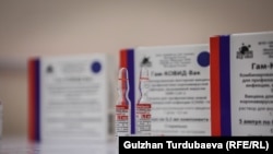 Sputnik V вакцинасы. Иллюстрациялык сүрөт.