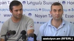 Геворк Сафарян из «Учредительного парламента» и Арутюн Агламазян из «Дем ем» во время пресс-конференции, Ереван, 19 августа 2015 г.