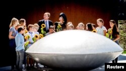 Открытие памятника жертвам катастрофы самолета рейса MH17 в Нидерландах, 17 июля 2017 года