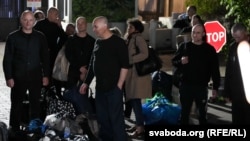 Група палітвязьняў пасьля вызваленьня 11 верасьня ў Вільні