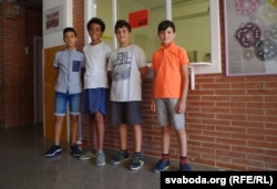 Зьлева направа: Азэдзін, Самуэль, Ной, Артур