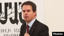 Հայաստանում Ֆրանսիայի դեսպան Ժոնաթան Լաքոթ, արխիվ