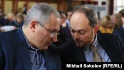 Михаил Ходорковский и член учредительного совета "Открытой России" Владимир Кара-Мурза-младший