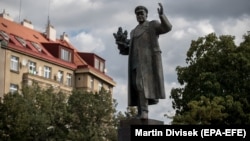 Памятник маршалу Ивану Коневу В Праге до его демонтажа в 2020 году