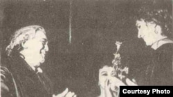 Москва. Кичи театрдагы Кыргызстандын Нарын дубандык музыкалык драма театрынын декадасынын ачылышы.