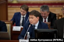 Сапар Исаков.