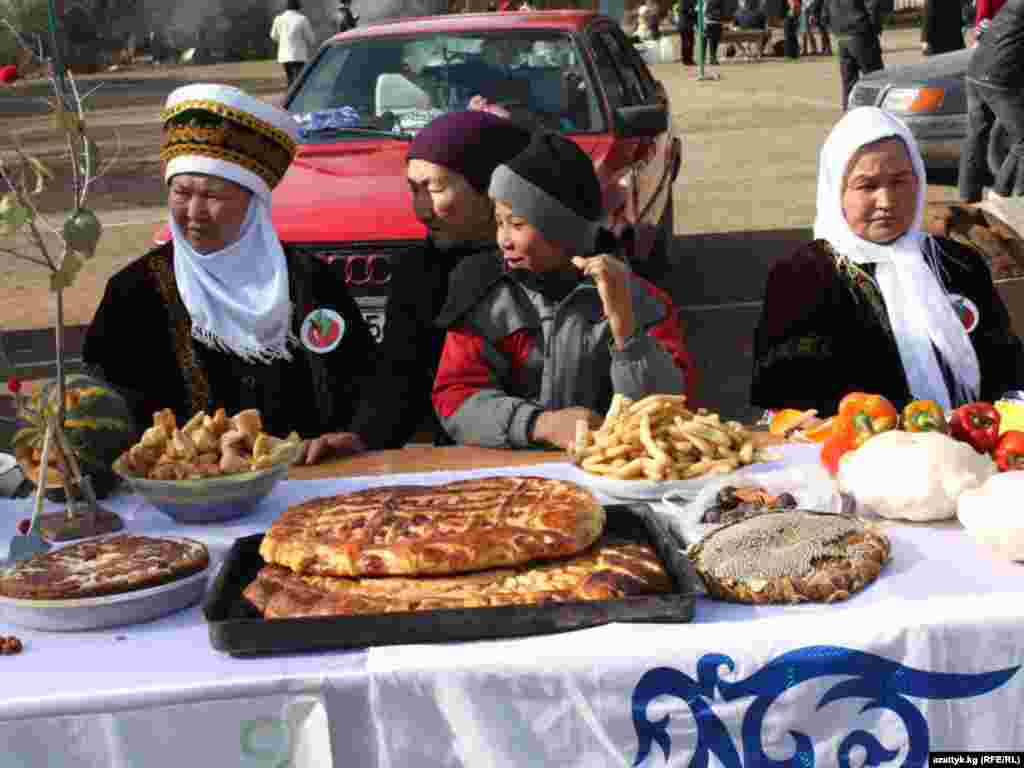 Фестиваль "Яблоко" ("Алма") в Кочкорской долине. 2010 г.  - Жители Кочкорской долины и гости собрались на фестиваль "Яблоко" ("Алма") в Кочкорском районном центре Нарынской области.   Целью фестиваля было поддержка местного земледелия, садоводства и туризма. 30 октября 2010 г.
