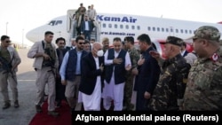 Prezident Aşraf Gani 11-nji awgustda Mazar-e Şerif şäherine gelip, gazanylan "üstünliklerden" ýüz öwürmejegini aýtdy.