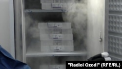 Ҳукумати ИМА ба Тоҷикистон дар таъмини воксинаҳои зидди COVID-19 ёриҳо кардааст. Аз ҷумла, воксинаи навъи Pfizer ҳам бо кӯмаки ИМА ба Тоҷикистон ирсол гардид. Акс аз соли 2021