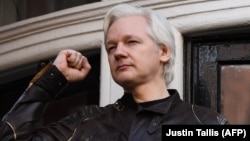 Джуліан Ассанж