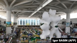 Ашгабаддагы базарлардын бири.