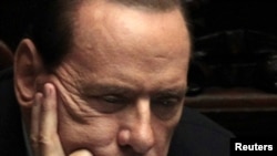 75 жаштагы Берлускони 17 жылдан бери чоң саясатка аралашып, өкмөттү жалпы жонунан 10 жыл башкарды. 