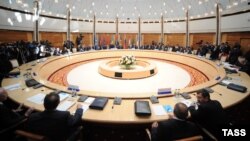 На адным з ранейшых пасяджэньняў Савету кіраўнікоў урадаў краін СНД. Ілюстрацыйнае фота