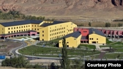 Бинои Донишгоҳи Осиёи Марказӣ дар шаҳри Норин