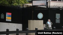 Անկարայում ԱՄՆ դեսպանատան մուտքը, 9-ը հոկտեմբերի, 2017 թ․ 