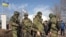 Озброєні чоловіки біля української військової бази, неподалік Феодосії, 3 лютого 2014 року