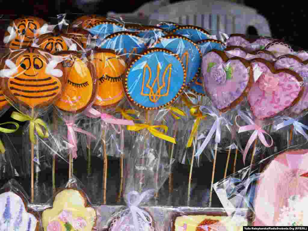 &laquo;Патріотичні&raquo; медові пряники печуть й оригінально прикрашають дружини бджолярів