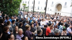 Даур Аршба призвал собравшихся соблюдать особую дисциплину, обсудить проблемы, которые всех волнуют, и внимательно слушать друг друга. фото: «Нужная газета»