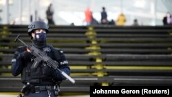 В операції брали участь 1500 співробітників поліції, які одночасно провели близько 200 рейдів.