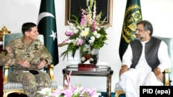 АКШ генералы Жозеф Вотел жана Пакистандын премьер-министри Шахид Хакан Аббаси