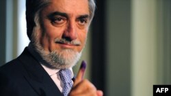 Доктор Абдуллоҳ Абдуллоҳ, аз ёрони фармондеҳи машҳури муҷоҳиддин Аҳмадшоҳи Масъуд, дар интихоботи раёсати ҷумҳури Афғонистон пештоз аст.