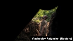 Співрозмовники видання розповіли, що першою лінією оборони має стати демілітаризована зона на кордоні, можливо, під контролем миротворців із третьої країни за погодженням з Києвом та Москвою