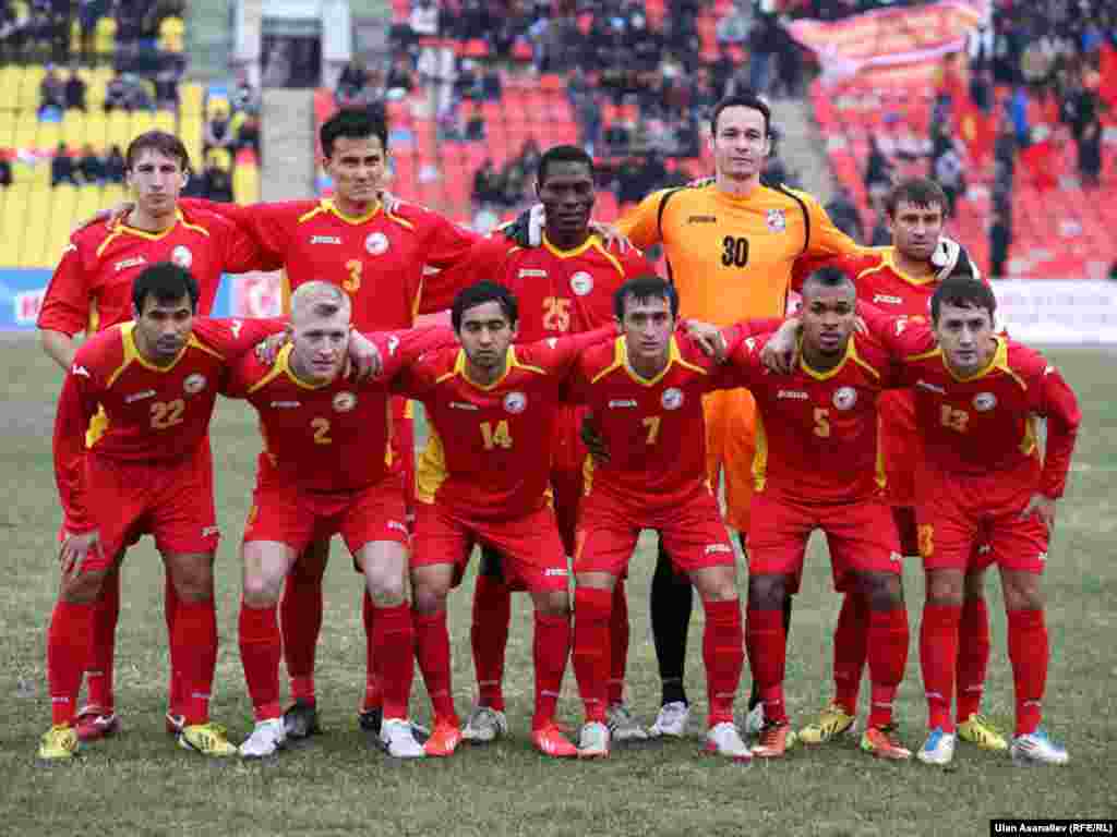 Достук беттешке Кыргызстан курама командасы төмөнкү курамда талаага чыкты: Павел Матяш (д), Валерий Кичин, Тахир Авчиев, Даврон Аскаров, Фарух Абитов, Вадим Харченко (к), Макка Кум, Анатолий Власичев, Ахлетдин Исраилов, Хуршит Лутфуллаев, Дэвид Тетте. 