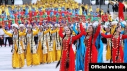 Төрекмәнстанда Татарстан көннәре вакытында фольклор бәйрәме