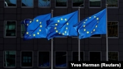 У списку – 29 фізичних осіб і сім компаній. Імена і назви будуть опубліковані 17 грудня в офіційному журналі ЄС