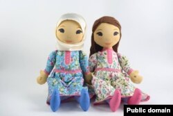 Әдилә һәм Диана Гаязова курчаклары