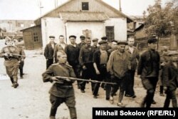 Абактагыларды жумушка айдоо. ГУЛАГ турмушуна арналган "Пермь-36" музейинде.