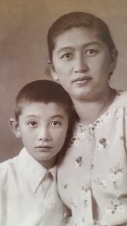 Гүлүм Малабаева уулу Алмаз менен.