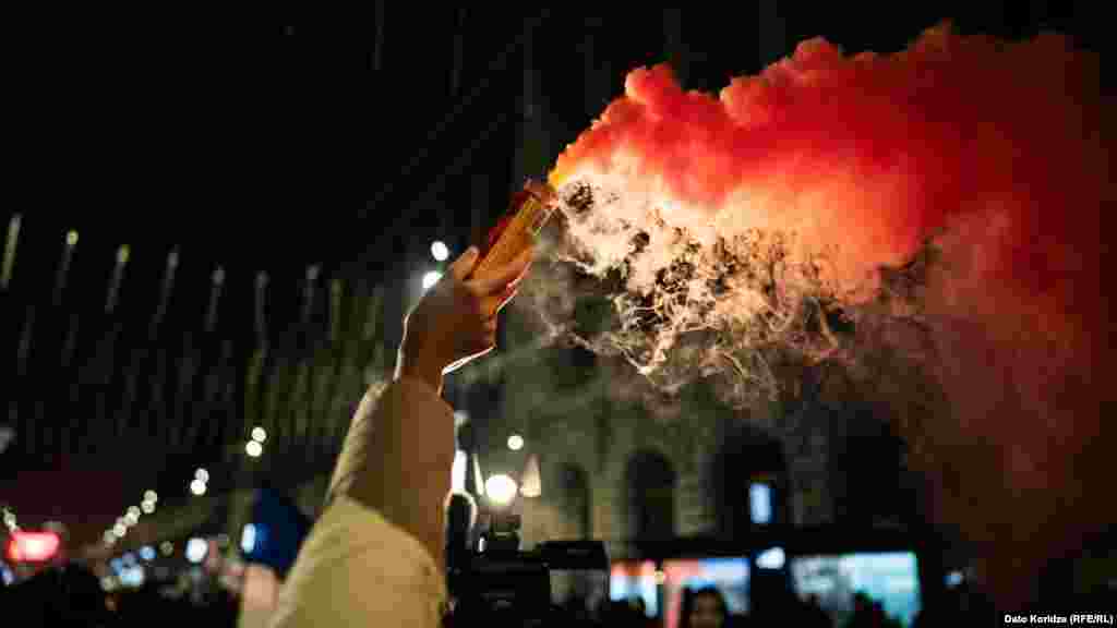 Шествие в сторону парламента