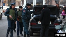 Armenia - Police search a car in Yerevan in a manhunt for the gunman who killed 6 people in Gyumri, 12Jan2015.