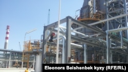 Нефтеперегонный завод "Кара-Балта" в Кыргызстане. 9 сентября 2013 года.
