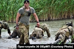Проходження морськими піхотинцями смуги перешкод. 8 травня 2018 року