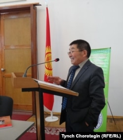 Амантур Жапаров маркум этнограф Имел Молдобаевдин 75 жылдыгына арналган илимий жыйында. Бишкек. 18.4.2017.