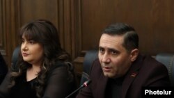 «Բարգավաճ Հայաստան» կուսակցության ղեկավար անդամներ Իվետա Տոնոյանը և Արման Աբովյանը