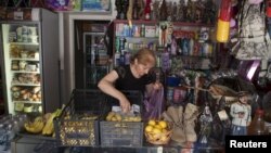 В Ленингоре магазины делились на «грузинские» и «русские», в зависимости от поставок товаров