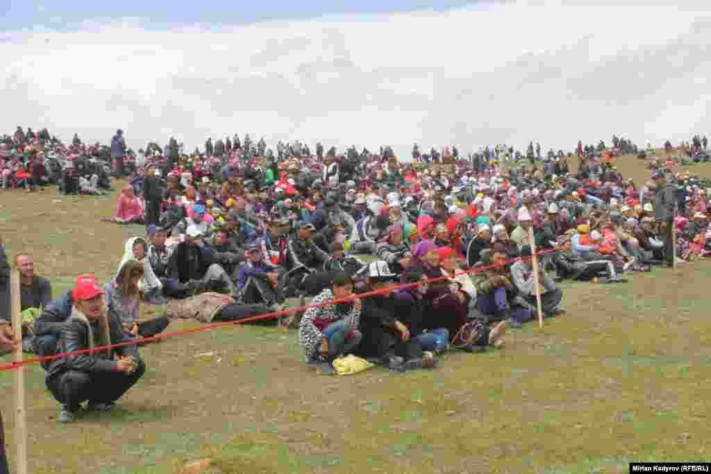 Андан соң&nbsp;спорттун күрөш, эр эңиш, ат чабыш түрлөрү боюнча мелдештер&nbsp;болду.&nbsp;